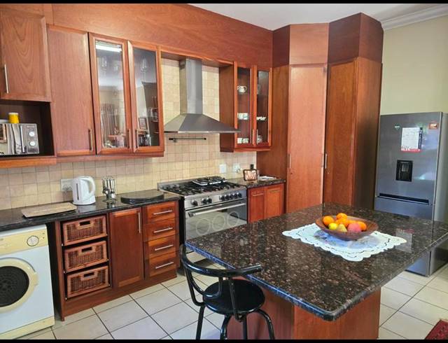 2 BEDROOM TOWNHOUSE FOR SALE IN RETIRE AT MIDSTREAM